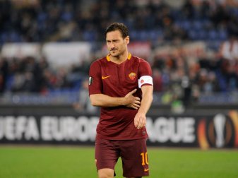 Totti wird wohl wieder auf der Bank sitzen Totti wird wohl wieder auf der Bank sitzen