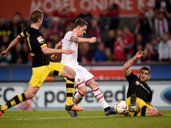 Der Einsatz von Dortmunds Sven Bender (l) und Sokratis (hier gegen Kölns Simon Zoller) ist noch fraglich. Foto: Jonas Güttler/Archiv Der Einsatz von Dortmunds Sven Bender (l) und Sokratis (hier gegen Kölns Simon Zoller) ist noch fraglich. Foto: Jonas Güttler/Archiv