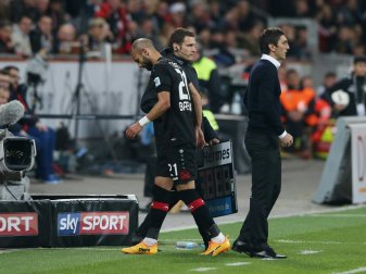 Toprak verlässt gegen Schalke 04 verletzt den Platz Toprak verlässt gegen Schalke 04 verletzt den Platz