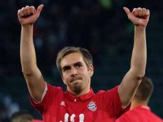 Philipp Lahm ist zum achten Mal deutscher Meister geworden. Foto: Peter Steffen Philipp Lahm ist zum achten Mal deutscher Meister geworden. Foto: Peter Steffen