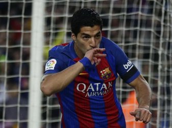 Luis Suarez schoss den FC Barcelona mit zwei Toren zum Sieg über Espanyol. Foto: Manu Fernandez/Archiv Luis Suarez schoss den FC Barcelona mit zwei Toren zum Sieg über Espanyol. Foto: Manu Fernandez/Archiv