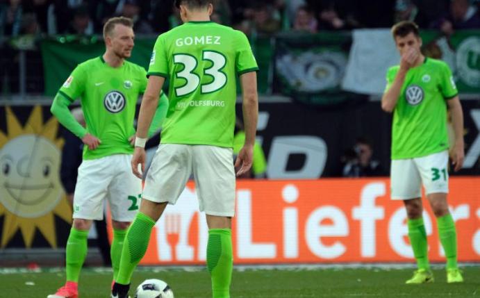 Das 0:6-Debakel gegen den FC Bayern hat bei den Wolfsburgern Spuren hinterlassen. Foto: Peter Steffen