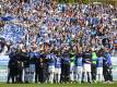 Die Spieler des SV Darmstadt 98 feiern mit ihren Fans. Foto: Arne Dedert