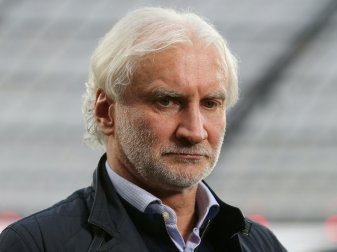 Völler stellt sich der Kritik, aber hält an Korkut fest Völler stellt sich der Kritik, aber hält an Korkut fest
