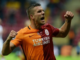 Podolski feiert wichtigen Sieg mit Galatasaray Podolski feiert wichtigen Sieg mit Galatasaray
