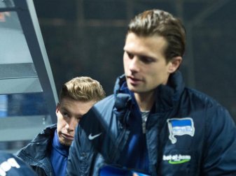 Mitchell Weiser (l) und Valentin Stocker nehmen wieder am Mannschaftstraining von Hertha teil. Foto: Annegret Hilse Mitchell Weiser (l) und Valentin Stocker nehmen wieder am Mannschaftstraining von Hertha teil. Foto: Annegret Hilse