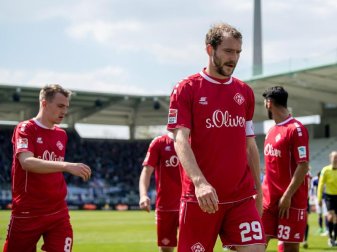 Die Würzburger Kickers um Kapitän Sebastian Neumann (vorn) wollen sich im Trainingslager auf das Auswärtsspiel in Düsseldorf vorbereiten. Foto: Thomas Eisenhuth Die Würzburger Kickers um Kapitän Sebastian Neumann (vorn) wollen sich im Trainingslager auf das Auswärtsspiel in Düsseldorf vorbereiten. Foto: Thomas Eisenhuth