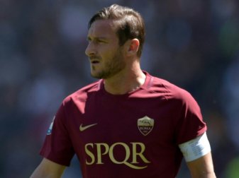 Francesco Totti beendet nach 24 Jahren seine Karriere
Francesco Totti beendet nach 24 Jahren seine Karriere