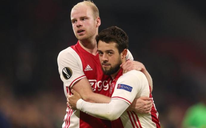 Amin Younes (r) hat Hoffnungen auf die Teilnahme am Confed Cup. Foto: Ina Fassbender