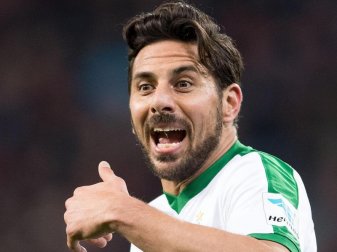 Claudio Pizarro will noch ein Jahr Fußball an seine aktive Karriere dranhängen. Foto: Marius Becker Claudio Pizarro will noch ein Jahr Fußball an seine aktive Karriere dranhängen. Foto: Marius Becker
