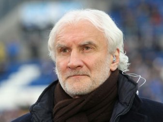 Rudi Völler schätzt die Krise als sehr bedrohlich ein Rudi Völler schätzt die Krise als sehr bedrohlich ein