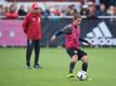 Carlo Ancelotti (l) will nicht selbst über den Nachfolger von Philipp Lahm als Mannschaftskapitän entscheiden. Foto: Sven Hoppe