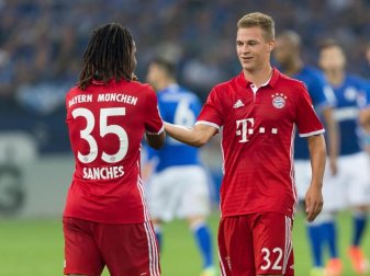 Joshua Kimmich (r) und Renato Sanches werden beide in der FCB-Startelf stehen. Foto: Guido Kirchner Joshua Kimmich (r) und Renato Sanches werden beide in der FCB-Startelf stehen. Foto: Guido Kirchner