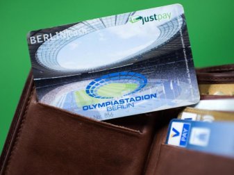 Bezahlkarte des Betreibers Payment Solutions. Drei Gesellschaften des Unternehmens haben Insolvenz angemeldet. Foto: Bernd von Jutrczenka Bezahlkarte des Betreibers Payment Solutions. Drei Gesellschaften des Unternehmens haben Insolvenz angemeldet. Foto: Bernd von Jutrczenka