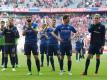 Darmstadts Mannschaft verabschiedet sich nach dem Spiel von den Fans und aus der ersten Liga. Foto: Tobias Hase