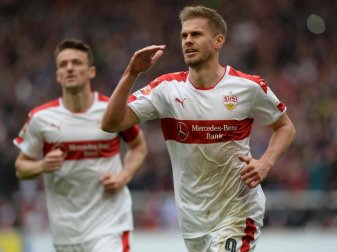 Stuttgarts Simon Terodde (r) bejubelt sein Tor zum 1:0 gegen Aue. Foto: Deniz Calagan Stuttgarts Simon Terodde (r) bejubelt sein Tor zum 1:0 gegen Aue. Foto: Deniz Calagan
