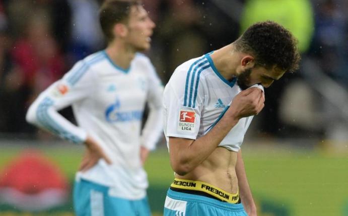 Enttäuschte Schalker nach der Niederlage gegen Freiburg. Diese war allerdings absolut verdient. Foto: Patrick Seeger