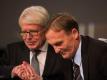 BVB-Präsident Reinhard Rauball (l) stellt sich hinter seinen Geschäftsführer Hans-Joachim Watzke. Foto: Bernd Thissen