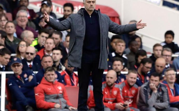 Verloren, was soll's? - ManU-Trainer José Mourinho blieb trotz der Niederlage seines Teams gegen Arsenal ungewohnt gelassen. Foto: Matt Dunham