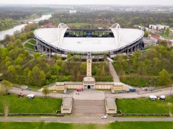 Die Red-Bull-Arena bietet derzeit nur 1300 VIP-Gästen Platz. Die FIFA fordert aber mindestens 1700 Plätze. Foto: Jan Woitas Die Red-Bull-Arena bietet derzeit nur 1300 VIP-Gästen Platz. Die FIFA fordert aber mindestens 1700 Plätze. Foto: Jan Woitas