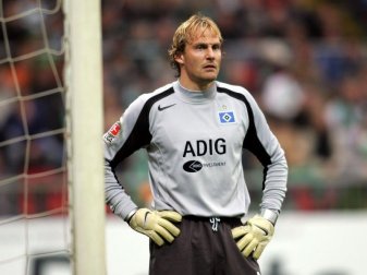 Martin Pieckenhagen steht bei einem Bundesligaspiel im Oktober 2004 im Tor des Hamburger SV. Foto: Carmen Jaspersen Martin Pieckenhagen steht bei einem Bundesligaspiel im Oktober 2004 im Tor des Hamburger SV. Foto: Carmen Jaspersen