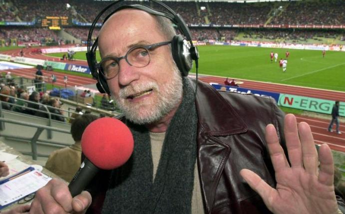 Der damalige Fußball-Radioreporter Günther Koch am 06. Mai 2001 im Nürnberger Frankenstadion. Foto/Archiv: Claus Felix Foto: Claus Felix