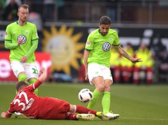 Ricardo Rodriguez (r) wird mit dem AC Mailand in Verbindung gebracht. Foto: Swen Pförtner Ricardo Rodriguez (r) wird mit dem AC Mailand in Verbindung gebracht. Foto: Swen Pförtner