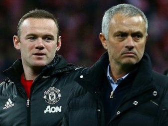 Wayne Rooney (l.) und Teammanager Jose Mourinho