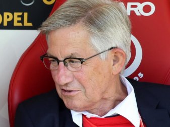 Der Mainzer Vizepräsident und Jürgen Doetz (r) spricht vor dem Derby vom wichtigsten Spiel des Jahres. Foto: Thomas Frey Der Mainzer Vizepräsident und Jürgen Doetz (r) spricht vor dem Derby vom wichtigsten Spiel des Jahres. Foto: Thomas Frey