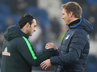 Für den Einzug mit Hoffenheim in die Champions League braucht Trainer Julian Nagelsmann (r) Schützenhilfe von Werder Bremen und Alexander Nouri. Foto: Uwe Anspach Für den Einzug mit Hoffenheim in die Champions League braucht Trainer Julian Nagelsmann (r) Schützenhilfe von Werder Bremen und Alexander Nouri. Foto: Uwe Anspach