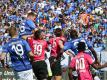 Hertha spielte in Darmstadt zwar vor blau-weißen Tribünen, aber in ungewohntem Pink, und siegte trotzdem. Foto: Frank Rumpenhorst