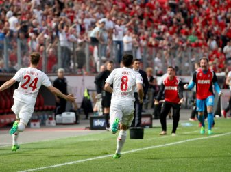 Lukas Klünter (l.) bejubelt sein ersten Treffer für Köln Lukas Klünter (l.) bejubelt sein ersten Treffer für Köln