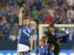 Mit seiner Familie betritt Klaas-Jan Huntelaar nach Abpfiff das Spielfeld und verabschiedet sich von den Fans. Foto: Ina Fassbender