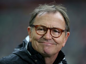 Sichtlich erfreut über die Punkteteilung: Ewald Lienen Sichtlich erfreut über die Punkteteilung: Ewald Lienen