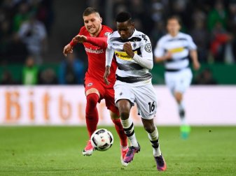Die Gladbacher haben Ibrahima Traoré (r) langfristig an sich gebunden. Foto: Marius Becker Die Gladbacher haben Ibrahima Traoré (r) langfristig an sich gebunden. Foto: Marius Becker