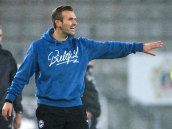 Bielefelds Trainer Carsten Rump wurde in der Kabine emotional. Foto: Bernd Thissen Bielefelds Trainer Carsten Rump wurde in der Kabine emotional. Foto: Bernd Thissen
