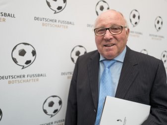 Uwe Seeler: «Die Hoffnung stirbt zuletzt.» Foto: Jörg Carstensen Uwe Seeler: «Die Hoffnung stirbt zuletzt.» Foto: Jörg Carstensen