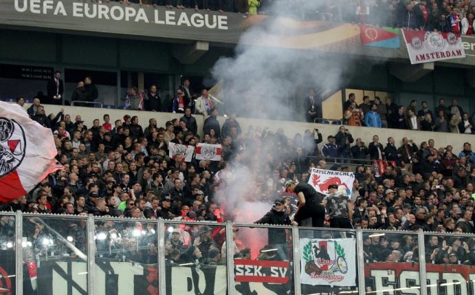Nach Europa-League-Finale: Ajax-Fans landen in Weeze