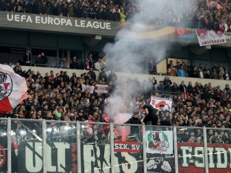 Nach Europa-League-Finale: Ajax-Fans landen in Weeze Nach Europa-League-Finale: Ajax-Fans landen in Weeze