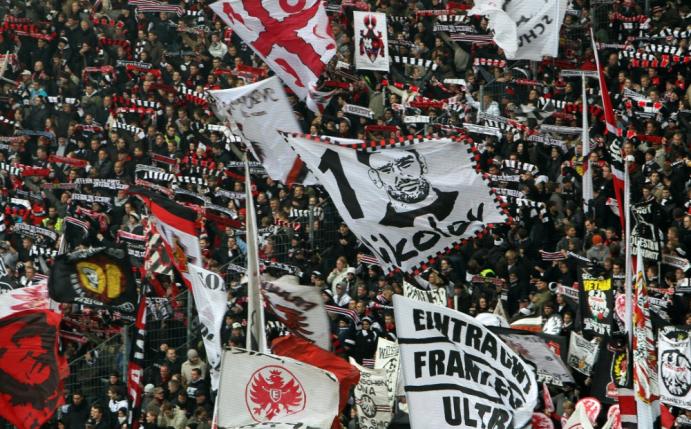 Mehr Dauerkarten für Vereinsmitglieder der Eintracht