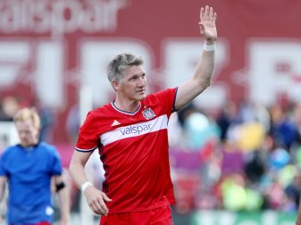 "Wahnsinns-Karriere": Bastian Schweinsteiger würdigt Philipp Lahm "Wahnsinns-Karriere": Bastian Schweinsteiger würdigt Philipp Lahm