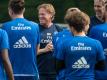 HSV-Trainer Markus Gisdol bereitet sich mit den Spielern auf das letzte und entscheidende Spiel der Saison vor. Foto: Ingo Wagner