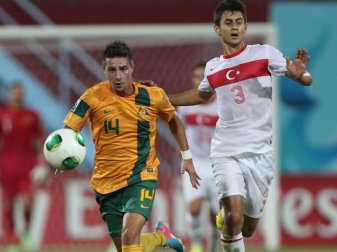 Jamie Maclaren (l) spielt kommende Saison für Darmstadt 98. Foto: Armando Babani