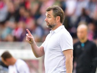 Würzburgs Trainer Bernd Hollerbach gibt noch nicht auf. Foto: Nicolas Armer Würzburgs Trainer Bernd Hollerbach gibt noch nicht auf. Foto: Nicolas Armer