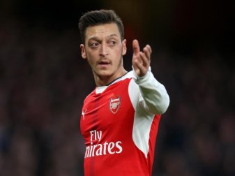 Mesut Özil will mit dem FC Arsenal in die Champions League. Foto: Steven Paston Mesut Özil will mit dem FC Arsenal in die Champions League. Foto: Steven Paston