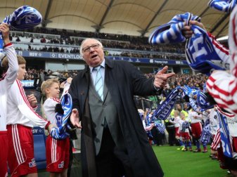 HSV-Idol Uwe Seeler wird sich das Spiel live im Hamburger Volksparkstadion anschauen. Foto: Christian Charisius HSV-Idol Uwe Seeler wird sich das Spiel live im Hamburger Volksparkstadion anschauen. Foto: Christian Charisius