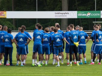 Die Spieler des Hamburger SV bereiten sich in Rotenburg an der Wümme auf das Spiel gegen Wolfsburg vor. Foto: Ingo Wagner Die Spieler des Hamburger SV bereiten sich in Rotenburg an der Wümme auf das Spiel gegen Wolfsburg vor. Foto: Ingo Wagner