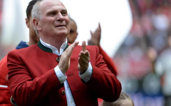 Bayern-Präsident Uli Hoeneß hofft auf Verstärkung. Foto: Angelika Warmuth