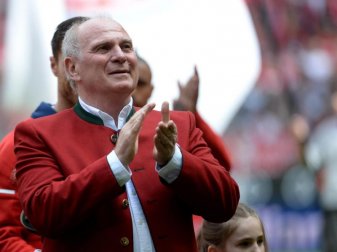 Bayern-Präsident Uli Hoeneß hofft auf Verstärkung. Foto: Angelika Warmuth Bayern-Präsident Uli Hoeneß hofft auf Verstärkung. Foto: Angelika Warmuth