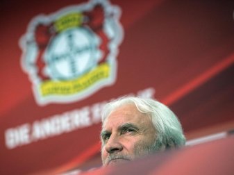 Sportdirektor Rudi Völler ist für Bayer Leverkusen auf Trainersuche. Foto: Federico Gambarini